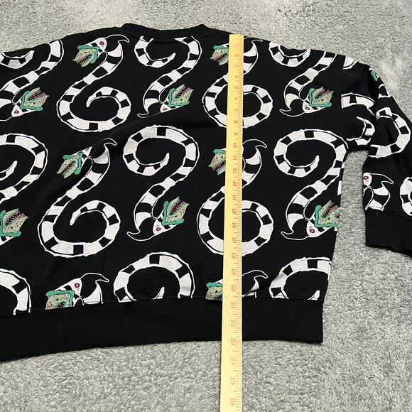 BEETLEJUICE Sweatshirt Womens Medium Black White Green SANDWORM Long Sleeve Crew - Picture 5 of 7